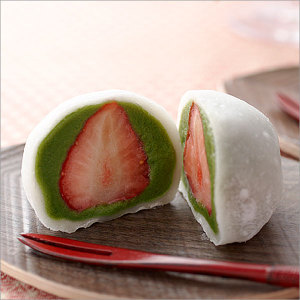 瑞々しい甘酸っぱさ、苺大福～伊藤久右衛門：いちご抹茶だいふく